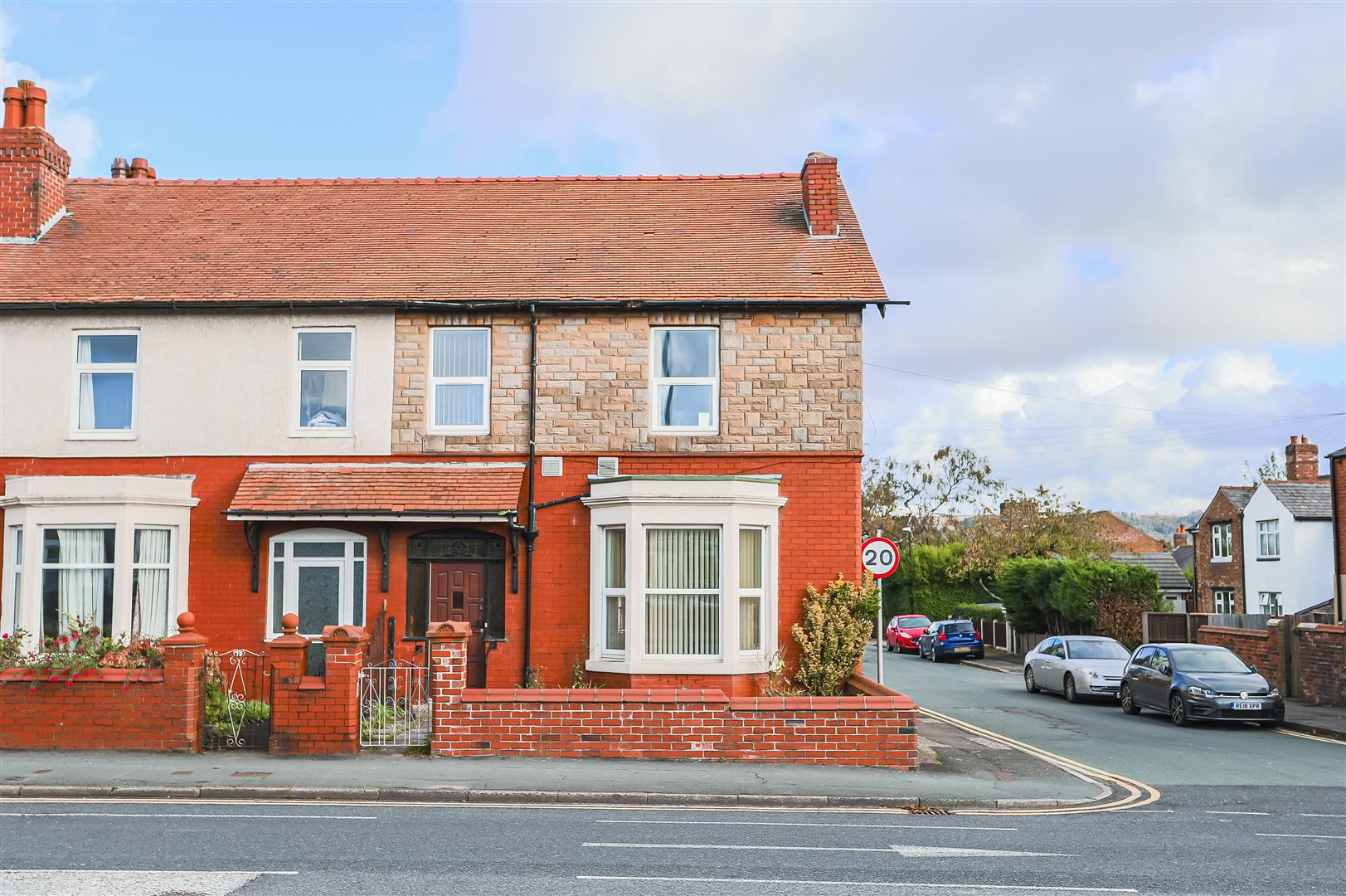 3 Bed End Terrace House For Sale - Main Image